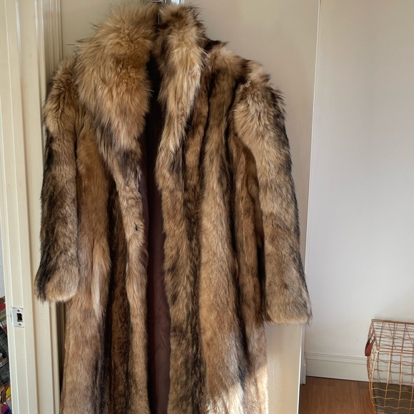 FUR COAT (Size Medium) - Picture 1 of 6